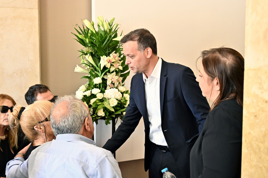 ΕΞΟΔΙΟΣ ΑΚΟΛΟΥΘΙΑ ΤΟΥ ΤΡΑΓΟΥΔΙΣΤΗ ΛΑΚΗ ΧΑΛΚΙΑ