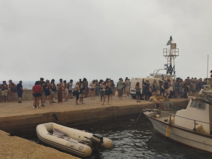 ΕΠΙΧΕΙΡΗΣΕΙΣ ΤΗΣ ΠΥΡΟΣΒΕΣΤΙΚΗΣ ΓΙΑ ΤΗ ΔΙΑΣΩΣΗ ΚΑΙ ΑΠΟΜΑΚΡΥΝΣΗ ΠΟΛΙΤΩΝ ΣΤΗΝ ΠΥΡΚΑΓΙΑ ΤΗΣ ΑΤΤΙΚΟΒΟΙΩΤΙΑΣ