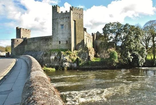 cahir-castle-w.jpg