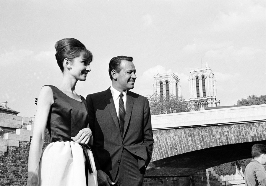 HEEPBURN AND HOLDEN IN PARIS