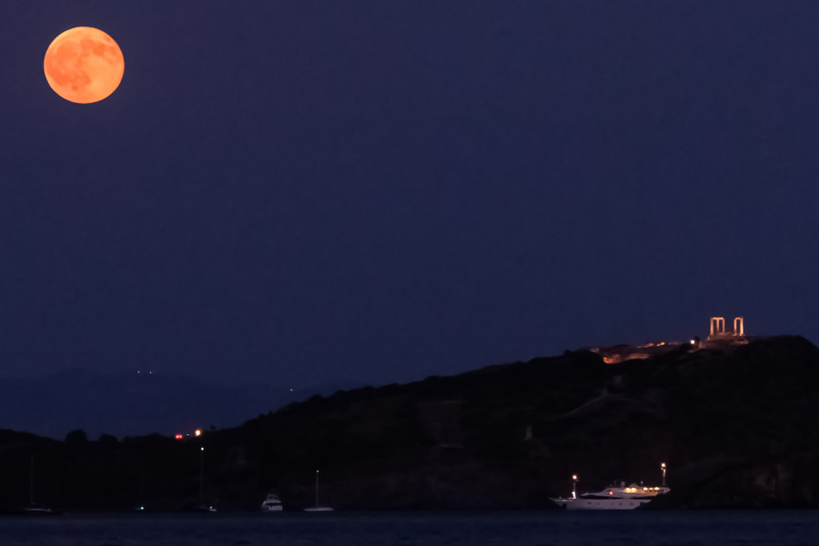 Η Πανσέληνος του Αυγούστου, το «Φεγγάρι του Οξύρρυγχου», στο Σούνιο.