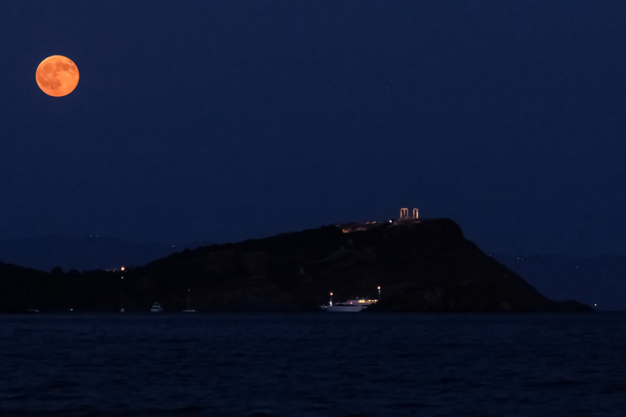 Η Πανσέληνος του Αυγούστου, το «Φεγγάρι του Οξύρρυγχου», στο Σούνιο.