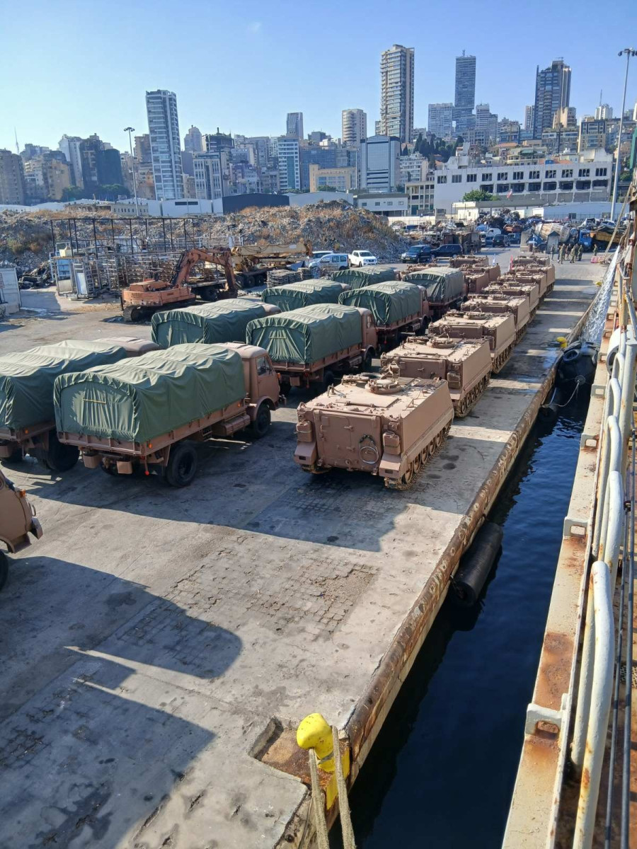 paradosi-stratiotikou-ylikou-stis-enoples-dynameis-tou-livanou260830007.jpeg