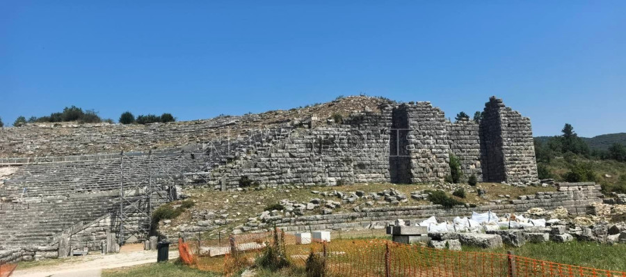 dodoni-arxaio-theatro-1.jpg
