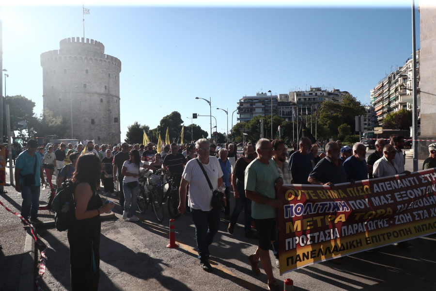 [389338] ΣΥΓΚΕΝΤΡΩΣΗ ΔΙΑΜΑΡΤΥΡΙΑΣ  ΑΓΡΟΤΩΝ ΣΤΗ ΘΕΣΣΑΛΟΝΙΚΗ ΣΤΑ ΠΛΑΙΣΙΑ ΤΗΣ 90ης ΔΕΘ (ΚΩΣΤΑΣ ΤΖΟΥΜΑΣ / EUROKINISSI)