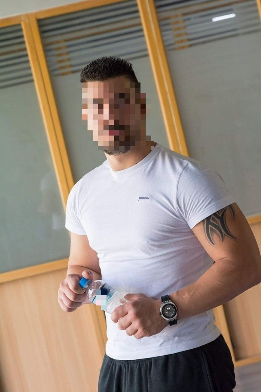 αγαλματένιος