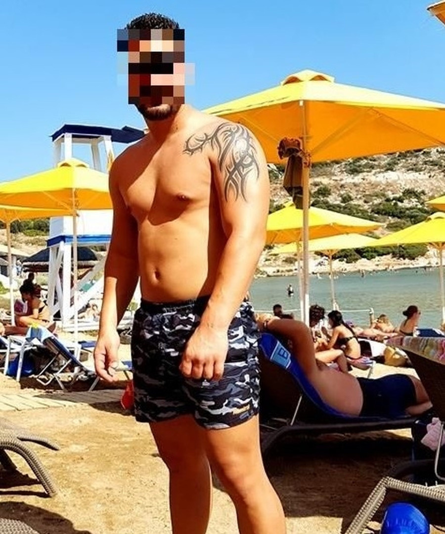 αγαλματένιος