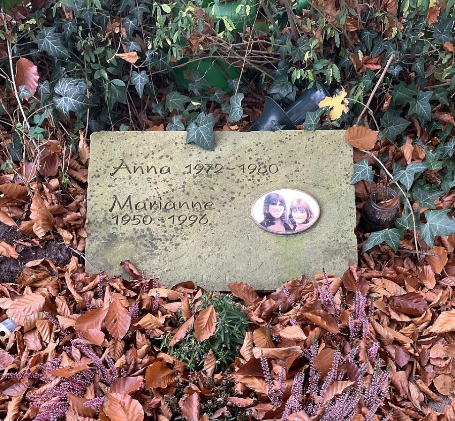 bachmeierannaundmarianne20221113-burgtorfriedhof.jpg