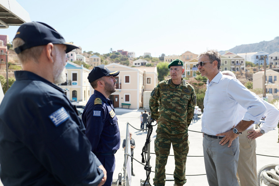 ΕΠΙΣΚΕΨΗ ΤΟΥ ΠΡΩΘΥΠΟΥΡΓΟΥ ΚΥΡΙΑΚΟΥ ΜΗΤΣΟΤΑΚΗ ΣΤΟ ΚΑΣΤΕΛΟΡΙΖΟ (ΓΡ.ΤΥΠ.ΠΡΩΘΥΠ. ΠΑΠΑΜΗΤΣΟΣ ΔΗΜΗΤΡΗΣ/EUROKINISSI)