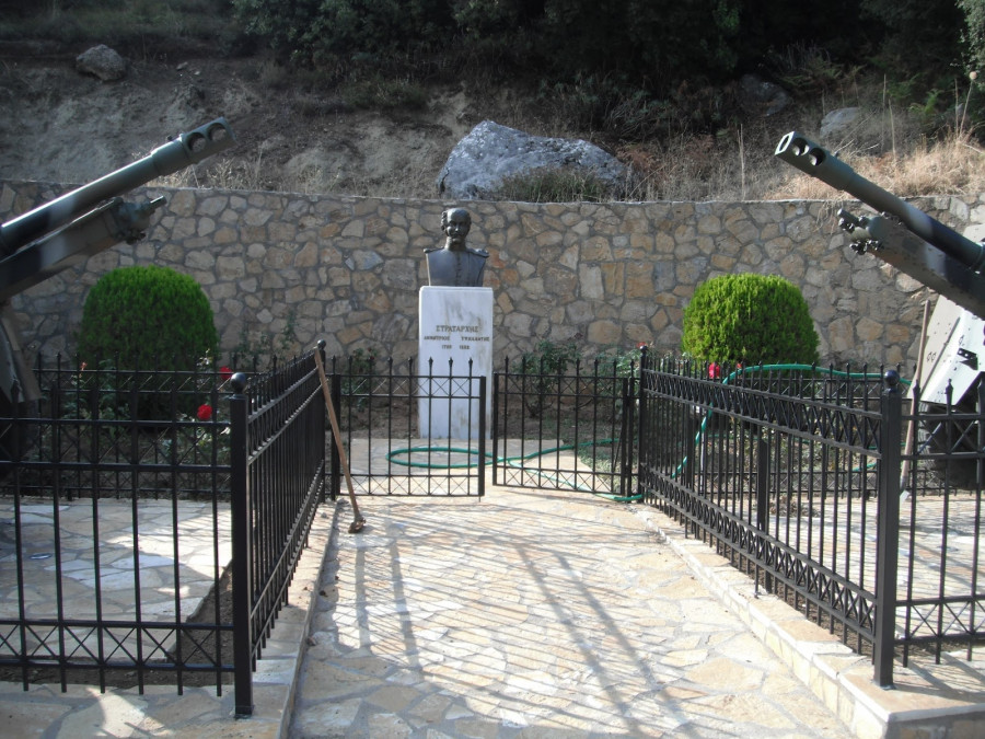 Μνημείο στην Πέτρα Βοιωτίας