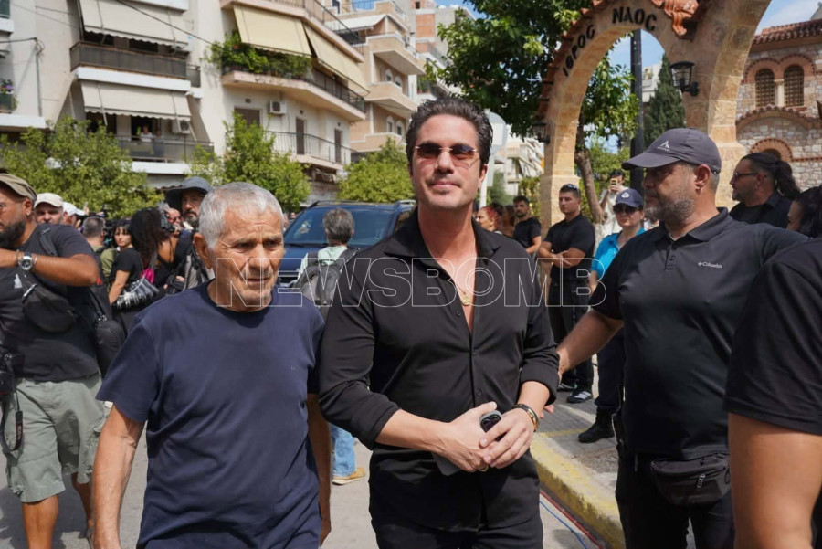 Νίκος Οικονομόπουλος