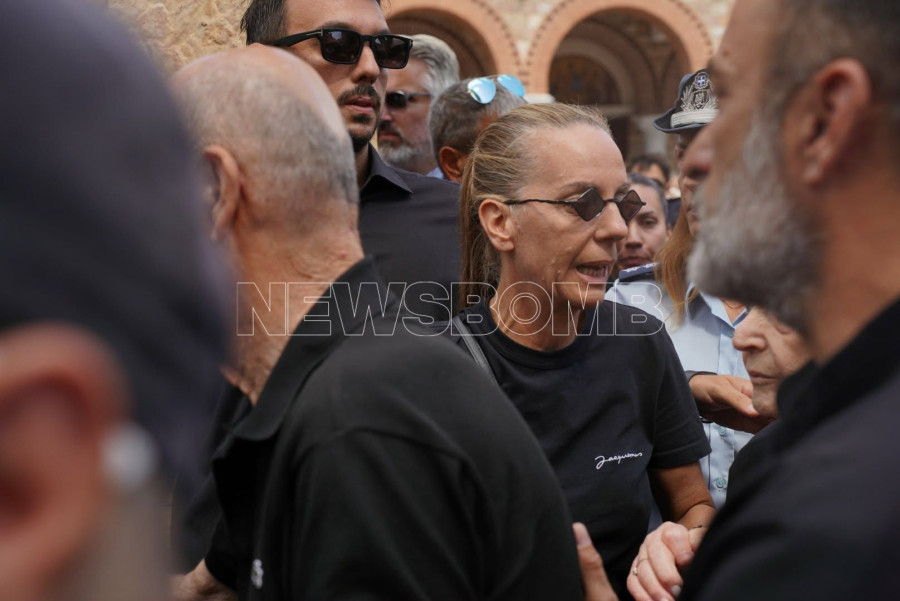 Κηδεία Μαζωνάκη