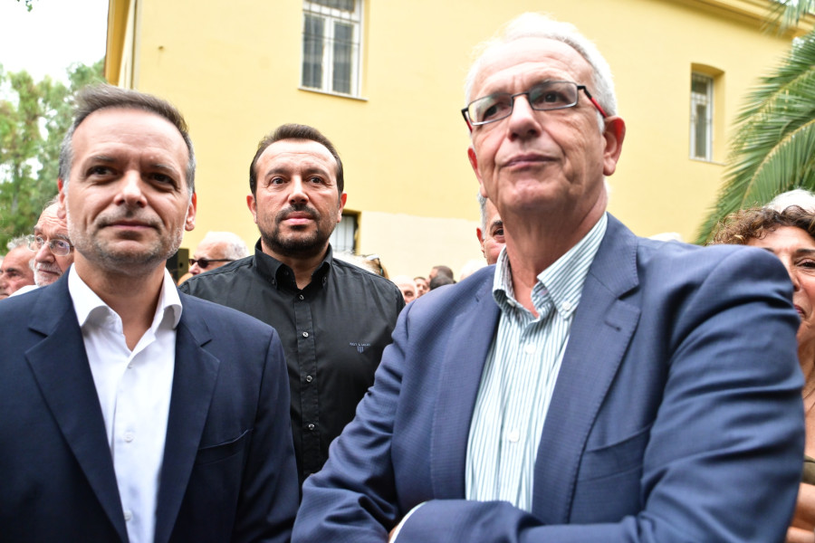 [389571] ΠΟΛΙΤΙΚΗ ΚΗΔΕΙΑ ΤΟΥ ΒΟΥΛΕΥΤΗ ΤΟΥ ΚΚΕ ΣΠΎΡΟΥ ΧΑΛΒΑΤΖΗ ΣΤΟ ΠΑΡΚΟ ΕΛΕΥΘΕΡΙΑΣ (ΠΡΩΗΝ ΕΑΤ-ΕΣΑ) (ΤΑΤΙΑΝΑ ΜΠΟΛΑΡΗ/EUROKINISSI)