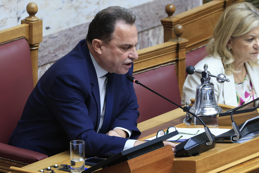 [389577] ΣΥΖΗΤΗΣΗ ΚΑΙ ΛΗΨΗ ΑΠΟΦΑΣΗΣ ΕΠΙ ΤΗΣ ΠΡΟΤΑΣΗΣ ΓΙΑ ΑΝΑΘΕΩΡΗΣΗ ΔΙΑΤΑΞΕΩΝ ΤΟΥ ΣΥΝΤΑΓΜΑΤΟΣ(ΓΙΩΡΓΟΣ ΚΟΝΤΑΡΙΝΗΣ/EUROKINISSI)