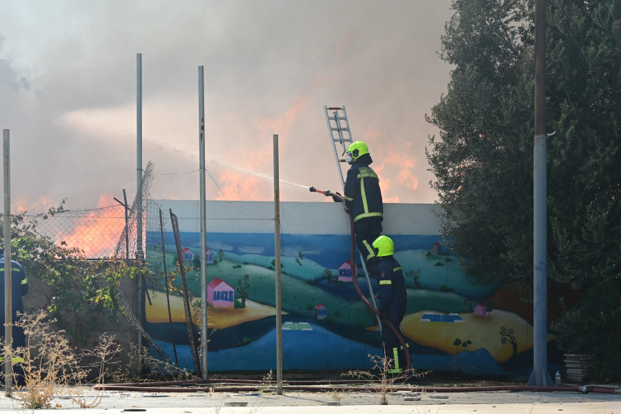 ΠΥΡΚΑΓΙΑ ΣΕ ΟΙΚΟΠΕΔΟ ΜΕ ΑΠΟΡΡΙΜΑΤΑ ΣΤΗ ΠΕΡΙΟΧΗ ΤΟΥ ΡΕΝΤΗ
