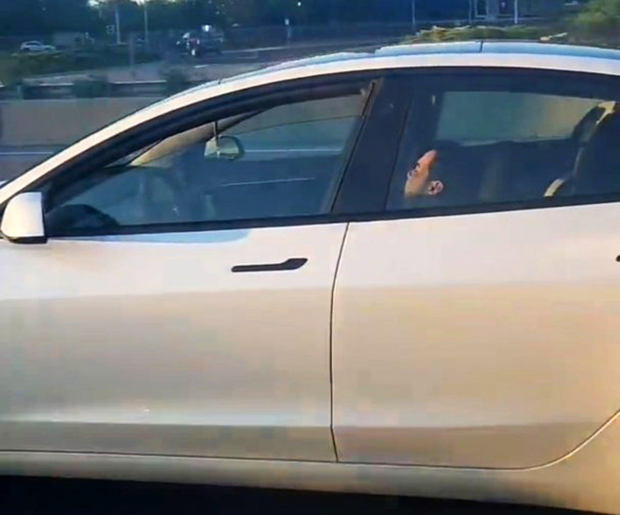 tesla-drivers-sleeping-1.jpg