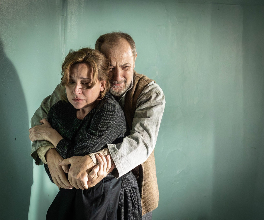 iiiii-and-iiiiiibackstage-trailer-5.jpg