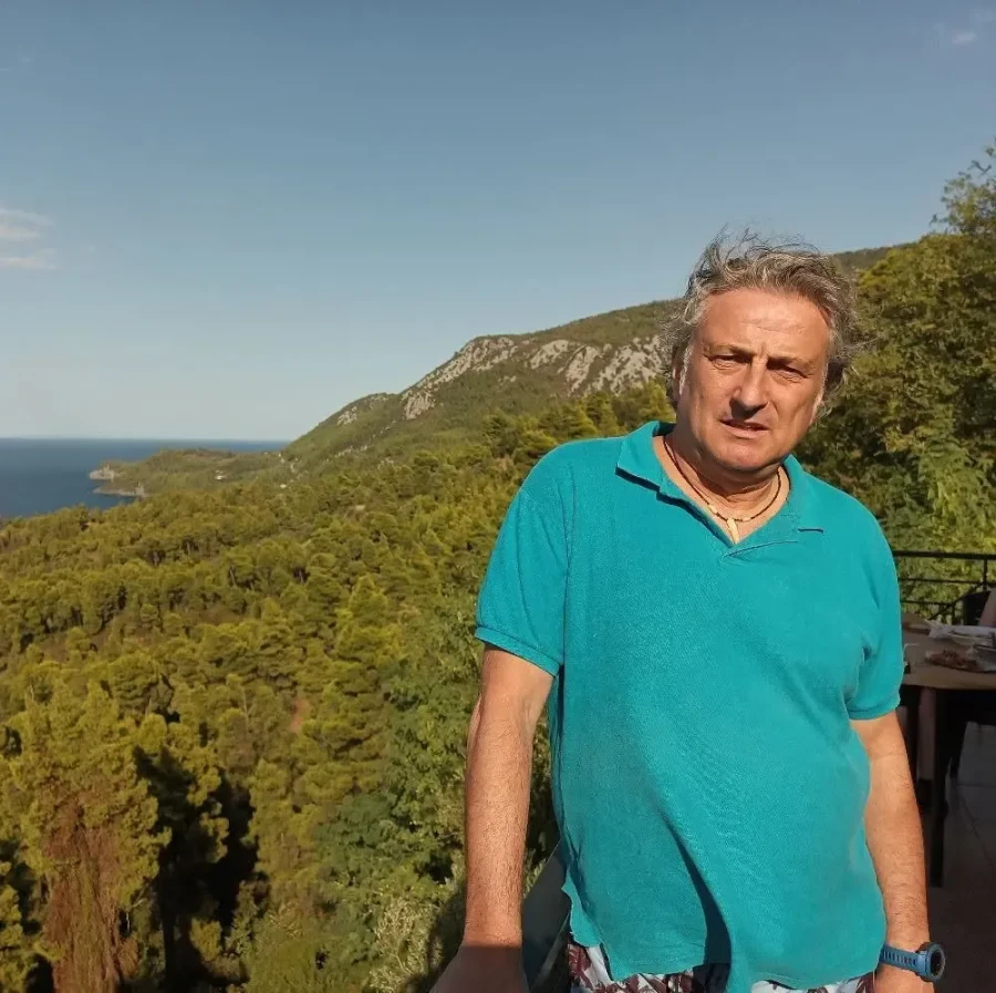  Νάσος Κομιανός