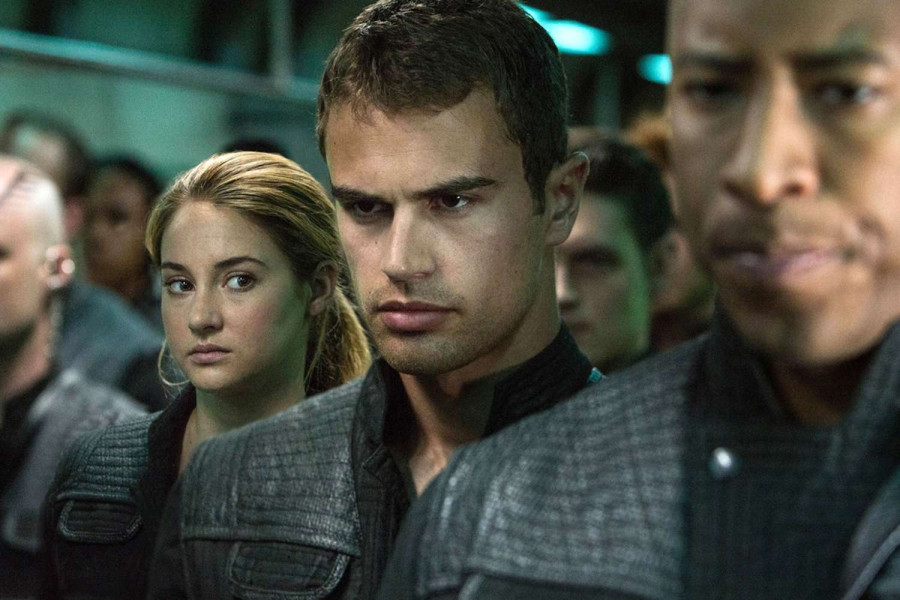 divergent-theo-james-113022-eb29239c21544caf868d5aba9b67add9.jpg