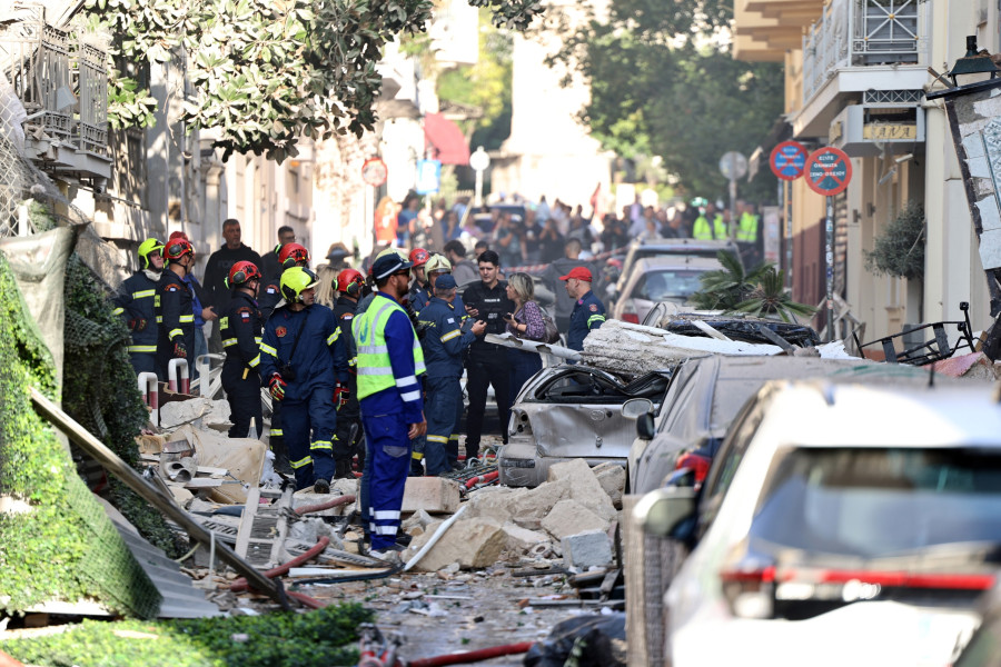 ΙΣΧΥΡΗ ΕΚΡΗΞΗ ΣΕ ΚΤΙΡΙΟ ΣΤΗΝ ΟΔΟ ΛΥΣΙΚΡΑΤΟΥΣ ΣΤΗΝ ΠΛΑΚΑ