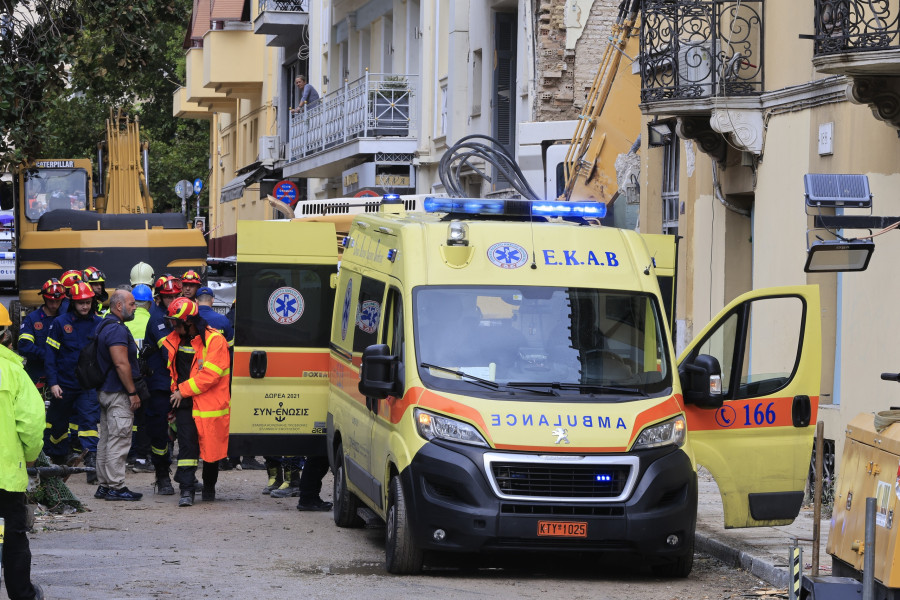 [389796] ΕΚΡΗΞΗ ΣΤΗΝ ΟΔΟ ΛΥΣΙΚΡΑΤΟΥΣ ΣΤΗΝ ΠΛΑΚΑ - ΔΕΥΤΕΡΗ ΜΕΡΑ ΕΡΕΥΝΩΝ ΚΑΙ ΕΠΙΧΕΙΡΗΣΕΩΝ ΣΤΟ ΣΗΜΕΙΟ(ΓΙΩΡΓΟΣ ΚΟΝΤΑΡΙΝΗΣ/EUROKINISSI)