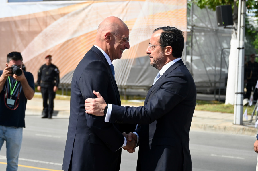ΠΑΡΟΥΣΙΑ ΥΕΘΑ ΝΙΚΟΥ ΔΕΔΝΙΑ ΣΤΟΝ ΕΟΡΤΑΣΜΟ ΤΗΣ 66ης ΕΠΕΤΕΙΟΥ ΤΗΣ ΑΝΕΞΑΡΤΗΣΙΑΣ ΤΗΣ ΚΥΠΡΙΑΚΗΣ ΔΗΜΟΚΡΑΤΙΑΣ ΣΤΗ ΛΕΥΚΩΣΙΑ  (Διεύθυνση Ενημέρωσης/Υπουργείο Εθνικής Άμυνας/Ευάγγελος Καραΐσκος/ EUROKINISSI)