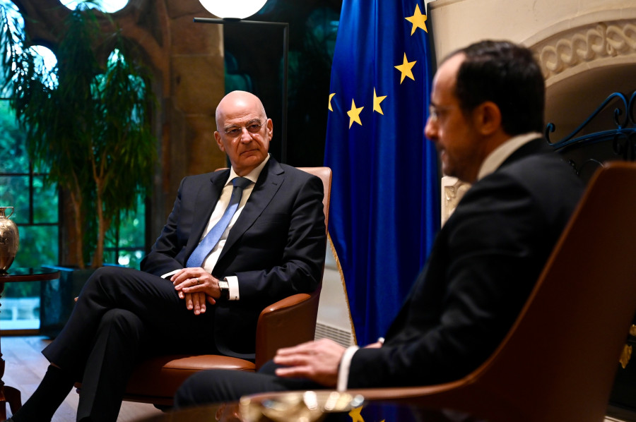 ΠΑΡΟΥΣΙΑ ΥΕΘΑ ΝΙΚΟΥ ΔΕΔΝΙΑ ΣΤΟΝ ΕΟΡΤΑΣΜΟ ΤΗΣ 66ης ΕΠΕΤΕΙΟΥ ΤΗΣ ΑΝΕΞΑΡΤΗΣΙΑΣ ΤΗΣ ΚΥΠΡΙΑΚΗΣ ΔΗΜΟΚΡΑΤΙΑΣ ΣΤΗ ΛΕΥΚΩΣΙΑ  (Διεύθυνση Ενημέρωσης/Υπουργείο Εθνικής Άμυνας/Ευάγγελος Καραΐσκος/ EUROKINISSI)