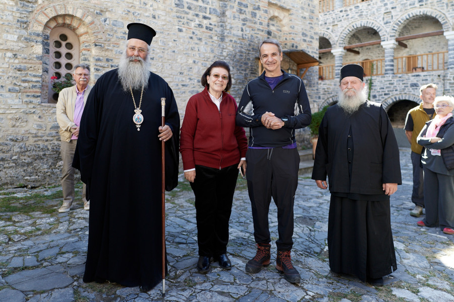 Μητσοτάκης πεζοπορία