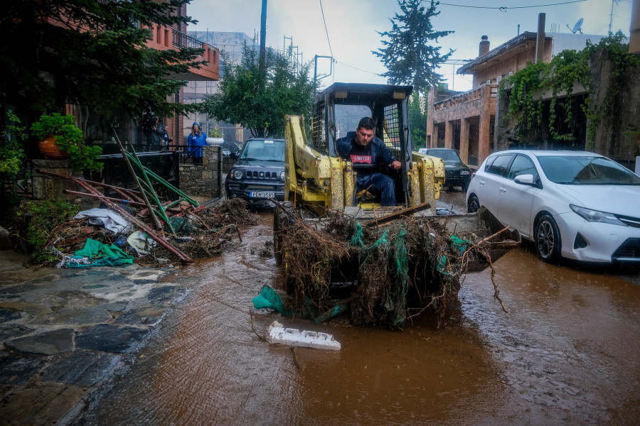 ΣΥΝΕΧΙΖΕΤΑΙ ΓΙΑ 2Η ΗΜΕΡΑ ΤΟ ΚΥΜΑ ΚΑΚΟΚΑΙΡΙΑΣ ΠΟΥ ΠΛΗΤΤΕΙ ΤΗΝ ΚΡΗΤΗ /ΚΑΤΑΣΤΡΟΦΕΣ ΑΠΟ ΤΟΝ ΜΕΓΑΛΟ ΟΓΚΟ ΝΕΡΟΥ ΣΤΑ ΖΩΝΙΑΝΑ ΤΟΥ ΔΗΜΟΥ ΜΥΛΟΠΟΤΑΜΟΥ ΣΤΟ ΡΕΘΥΜΝΟ (ΑΝΤΩΝΗΣ ΖΟΥΡΙΔΑΚΗΣ/EUROKINISSI)