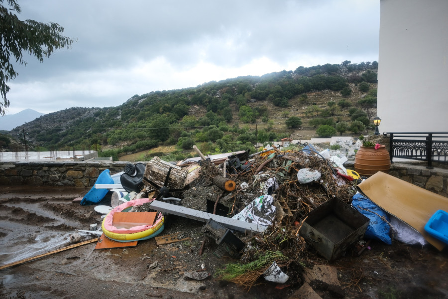 ΣΥΝΕΧΙΖΕΤΑΙ ΓΙΑ 2Η ΗΜΕΡΑ ΤΟ ΚΥΜΑ ΚΑΚΟΚΑΙΡΙΑΣ ΠΟΥ ΠΛΗΤΤΕΙ ΤΗΝ ΚΡΗΤΗ /ΚΑΤΑΣΤΡΟΦΕΣ ΑΠΟ ΤΟΝ ΜΕΓΑΛΟ ΟΓΚΟ ΝΕΡΟΥ ΣΤΑ ΖΩΝΙΑΝΑ ΤΟΥ ΔΗΜΟΥ ΜΥΛΟΠΟΤΑΜΟΥ ΣΤΟ ΡΕΘΥΜΝΟ (ΑΝΤΩΝΗΣ ΖΟΥΡΙΔΑΚΗΣ/EUROKINISSI)