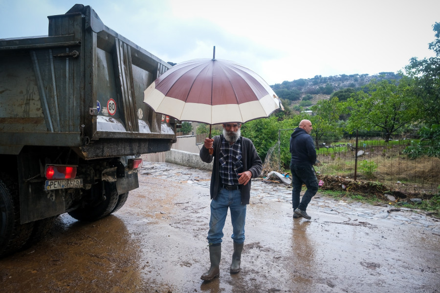 ΣΥΝΕΧΙΖΕΤΑΙ ΓΙΑ 2Η ΗΜΕΡΑ ΤΟ ΚΥΜΑ ΚΑΚΟΚΑΙΡΙΑΣ ΠΟΥ ΠΛΗΤΤΕΙ ΤΗΝ ΚΡΗΤΗ /ΚΑΤΑΣΤΡΟΦΕΣ ΑΠΟ ΤΟΝ ΜΕΓΑΛΟ ΟΓΚΟ ΝΕΡΟΥ ΣΤΑ ΖΩΝΙΑΝΑ ΤΟΥ ΔΗΜΟΥ ΜΥΛΟΠΟΤΑΜΟΥ ΣΤΟ ΡΕΘΥΜΝΟ (ΑΝΤΩΝΗΣ ΖΟΥΡΙΔΑΚΗΣ/EUROKINISSI)