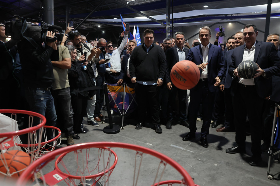 Ο Κυριάκος Μητσοτάκης κατάφερε να ευστοχήσει και στις τέσσερις προσπάθειες στο μπάσκετ.