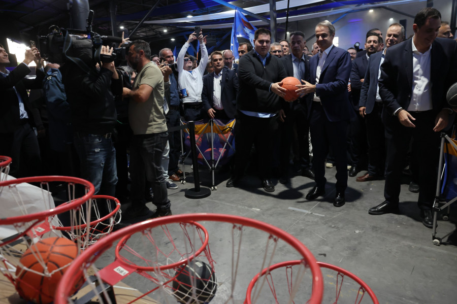 Ο Κυριάκος Μητσοτάκης κατάφερε να ευστοχήσει και στις τέσσερις προσπάθειες στο μπάσκετ.