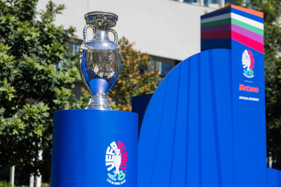 kaizen-gaming-x-uefatrophy-stand.jpg