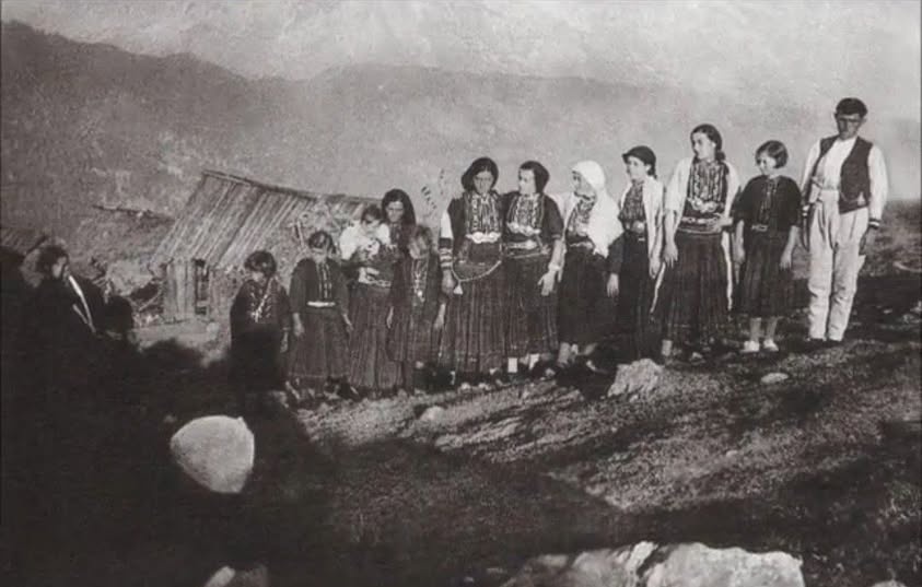 ipoundiiiioiiiiiiiiii-iii-iiiiii-iiiiiiii-ii-1930.jpg