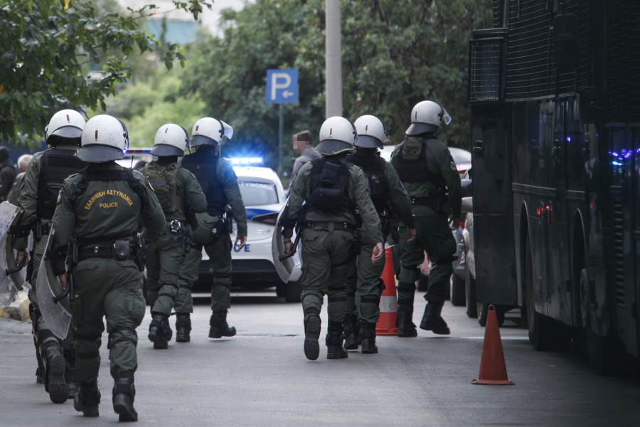 [390280] ΣΤΟΝ ΑΝΑΚΡΙΤΗ ΓΙΑ ΣΥΜΠΛΗΡΩΜΑΤΙΚΗ ΑΠΟΛΟΓΙΑ ΟΔΗΓΟΥΝΤΑΙ ΟΙ ΤΡΕΙΣ ΚΑΤΗΓΟΡΟΥΜΕΝΟΙ  ΓΙΑ ΤΗΝ EMΠPHΣTIKH EΠIΘEΣH ΣΤΗ MARFIN