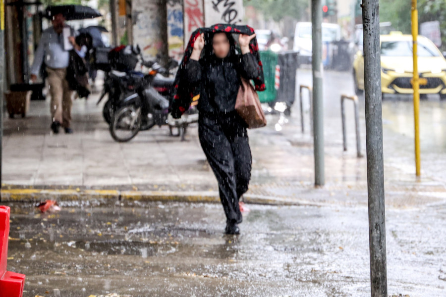 ΒΡΟXΟΠΤΩΣΗ ΣΤΗΝ ΑΘΗΝΑ (ΓΙΑΝΝΗΣ ΠΑΝΑΓΟΠΟΥΛΟΣ/EUROKINISSI)
