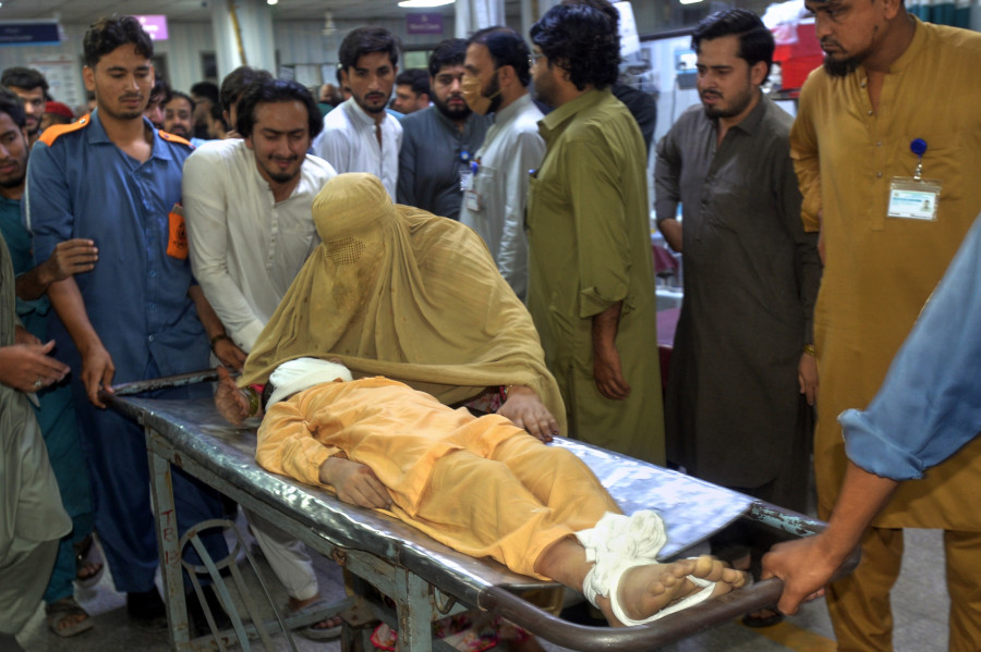 APTOPIX Pakistan School Roof Collapse