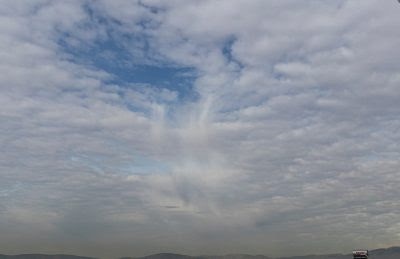 συννεφα τρυπα 