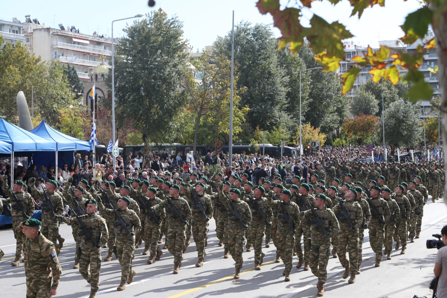 [381512] ΣΤΡΑΤΙΩΤΙΚΗ ΠΑΡΕΛΑΣΗ ΣΤΗΝ ΘΕΣΣΑΛΟΝΙΚΗ ΓΙΑ ΤΗΝ ΕΘΝΙΚΗ ΕΠΕΤΕΙΟ ΤΗΣ 28ης ΟΚΤΩΒΡΙΟΥ 1940