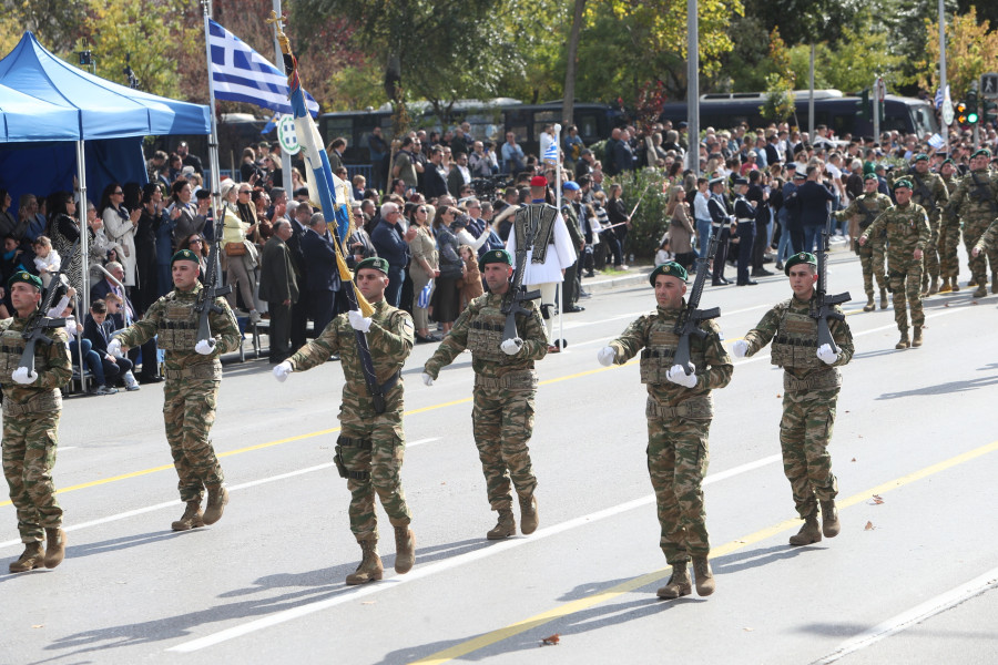 [381512] ΣΤΡΑΤΙΩΤΙΚΗ ΠΑΡΕΛΑΣΗ ΣΤΗΝ ΘΕΣΣΑΛΟΝΙΚΗ ΓΙΑ ΤΗΝ ΕΘΝΙΚΗ ΕΠΕΤΕΙΟ ΤΗΣ 28ης ΟΚΤΩΒΡΙΟΥ 1940