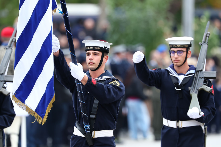 [390734] ΣΤΡΑΤΙΩΤΙΚΗ ΠΑΡΕΛΑΣΗ ΣΤΗΝ ΘΕΣΣΑΛΟΝΙΚΗ ΓΙΑ ΤΗΝ ΕΘΝΙΚΗ ΕΠΕΤΕΙΟ ΤΗΣ 28ης ΟΚΤΩΒΡΙΟΥ 1940 . (ΡΑΦΑΗΛ ΓΕΩΡΓΙΑΔΗΣ/EUROKINISSI)