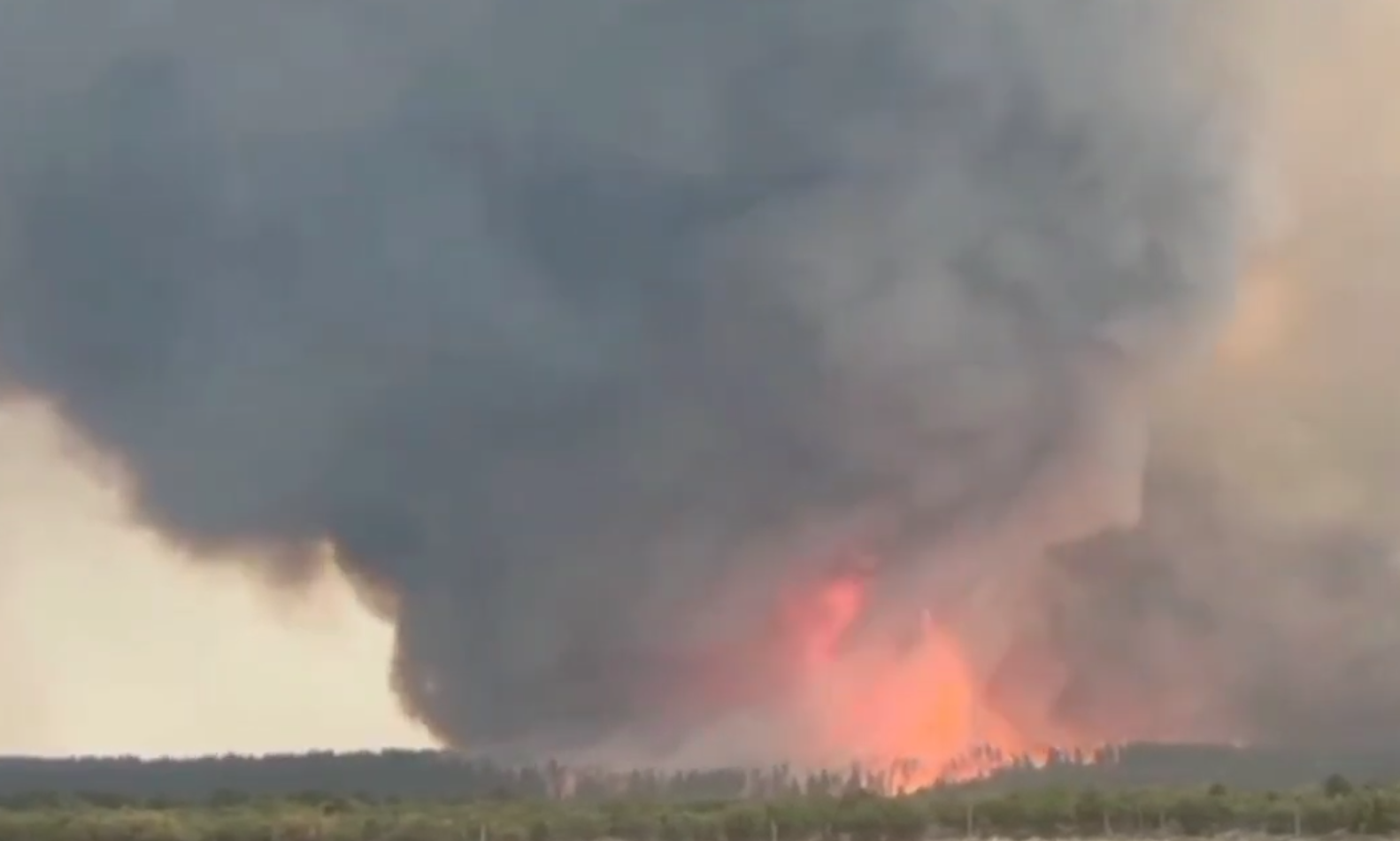 Συγκλονιστικό βίντεο: Η στιγμή που πυρκαγιά μετατρέπεται σε ανεμοστρόβιλο φωτιάς στις ΗΠΑ
