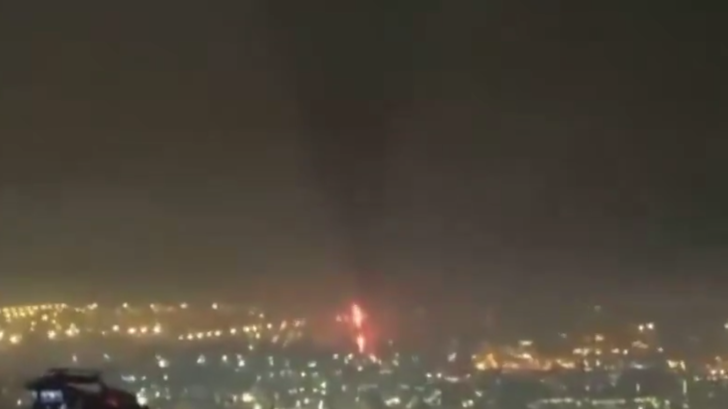 Ντουμπάι: Πυκνοί καπνοί και φωτιά μετά από επίθεση ιρανικού drone αυτοκτονίας