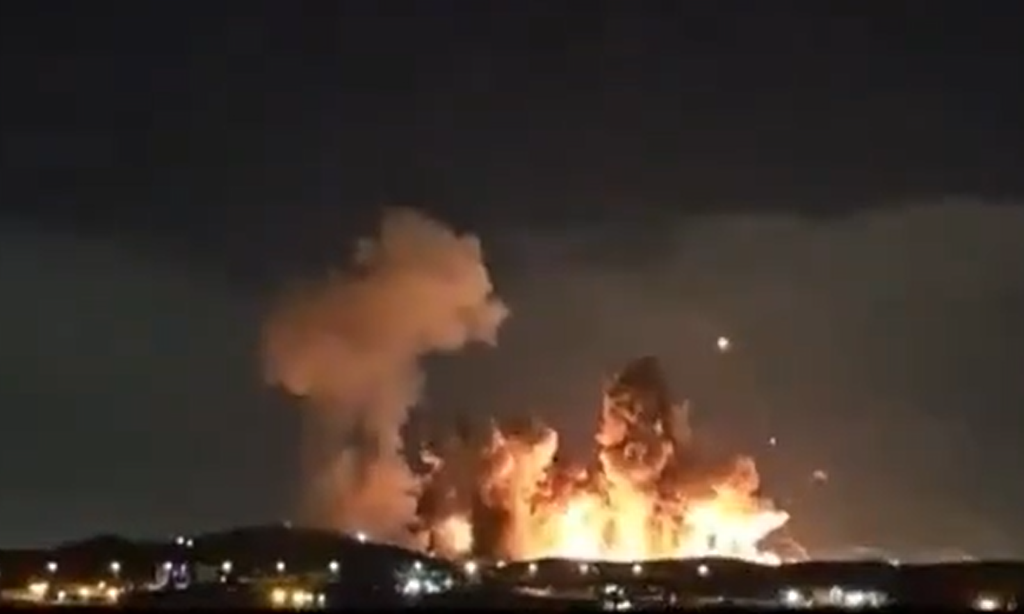 Liveblog: Νύχτα–κόλαση στο Ισφαχάν – Στις φλόγες πλοίο κοντά στο λιμάνι του Ντουμπάι