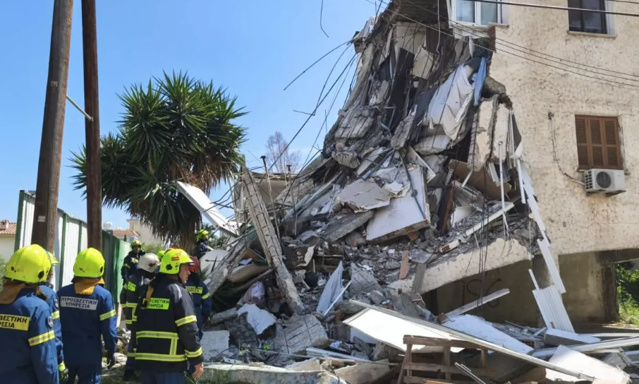 Τραγωδία στην Κύπρο: Ανασύρθηκε και δεύτερος νεκρός από τα συντρίμμια της πολυκατοικίας