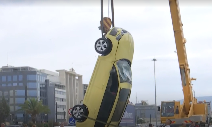 Τραγωδία στον Πειραιά: Νεκρός ο οδηγός ταξί που έπεσε στη θάλασσα