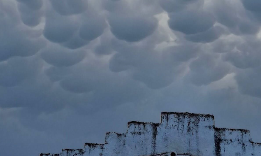 Το εντυπωσιακό φαινόμενο με τα σύννεφα mammatus στον ουρανό της Κομοτηνής