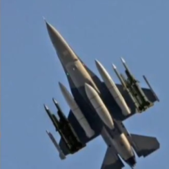 Oυκρανικό F-16 φέρεται να κατέρριψε για πρώτη φορά ρωσικό μαχητικό αεροσκάφος σε αερομαχία
