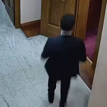 Αλβανία: Αρχηγός κόμματος της αντιπολίτευσης άρπαξε απόρρητη συμφωνία με τις ΗΠΑ και το έσκασε